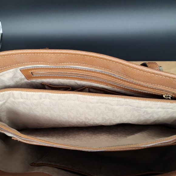 Huge! Michael Kors Brown Tote Bag With Gold Finishings, 18×10×6, EUC - Picture 3 of 6